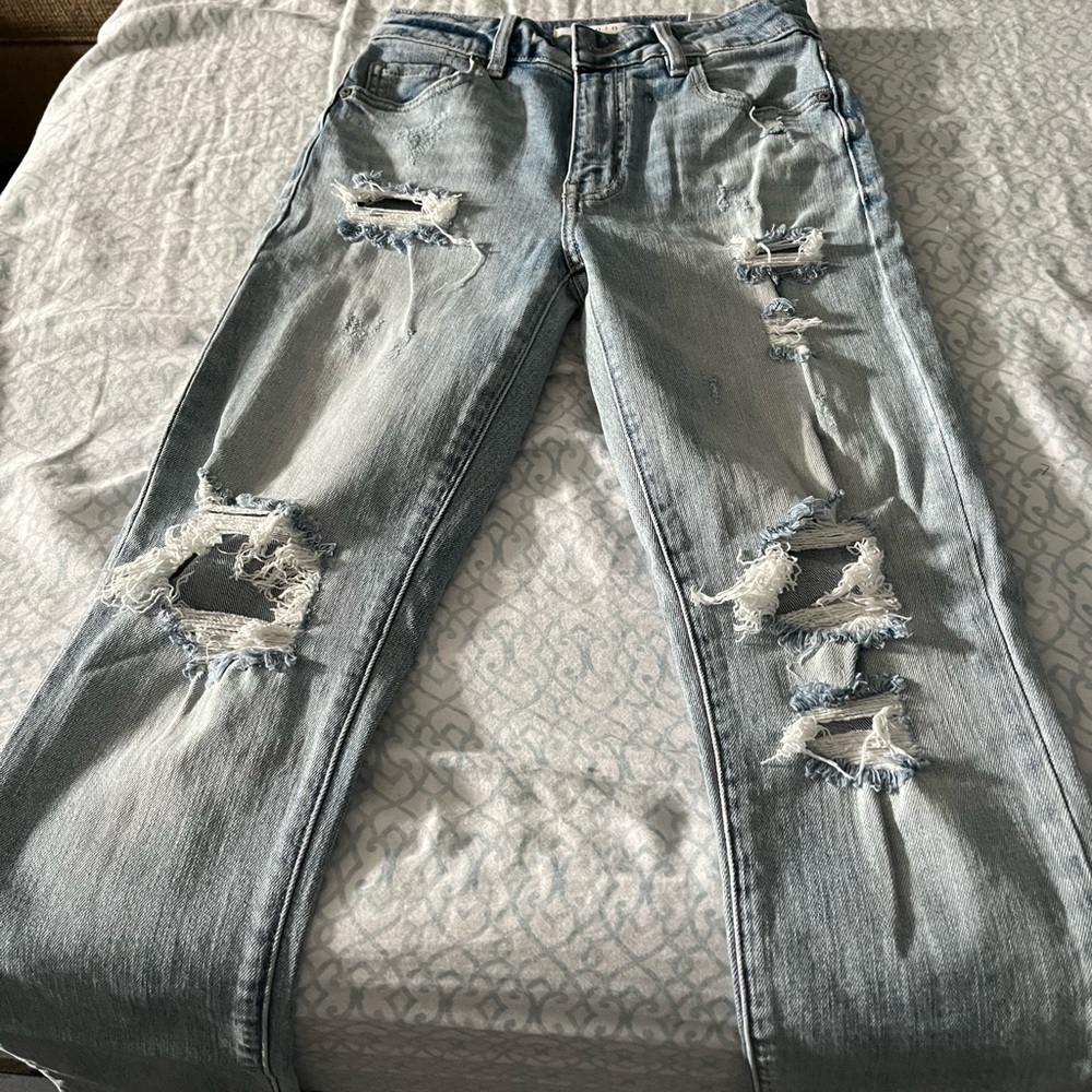 Jeans with rips